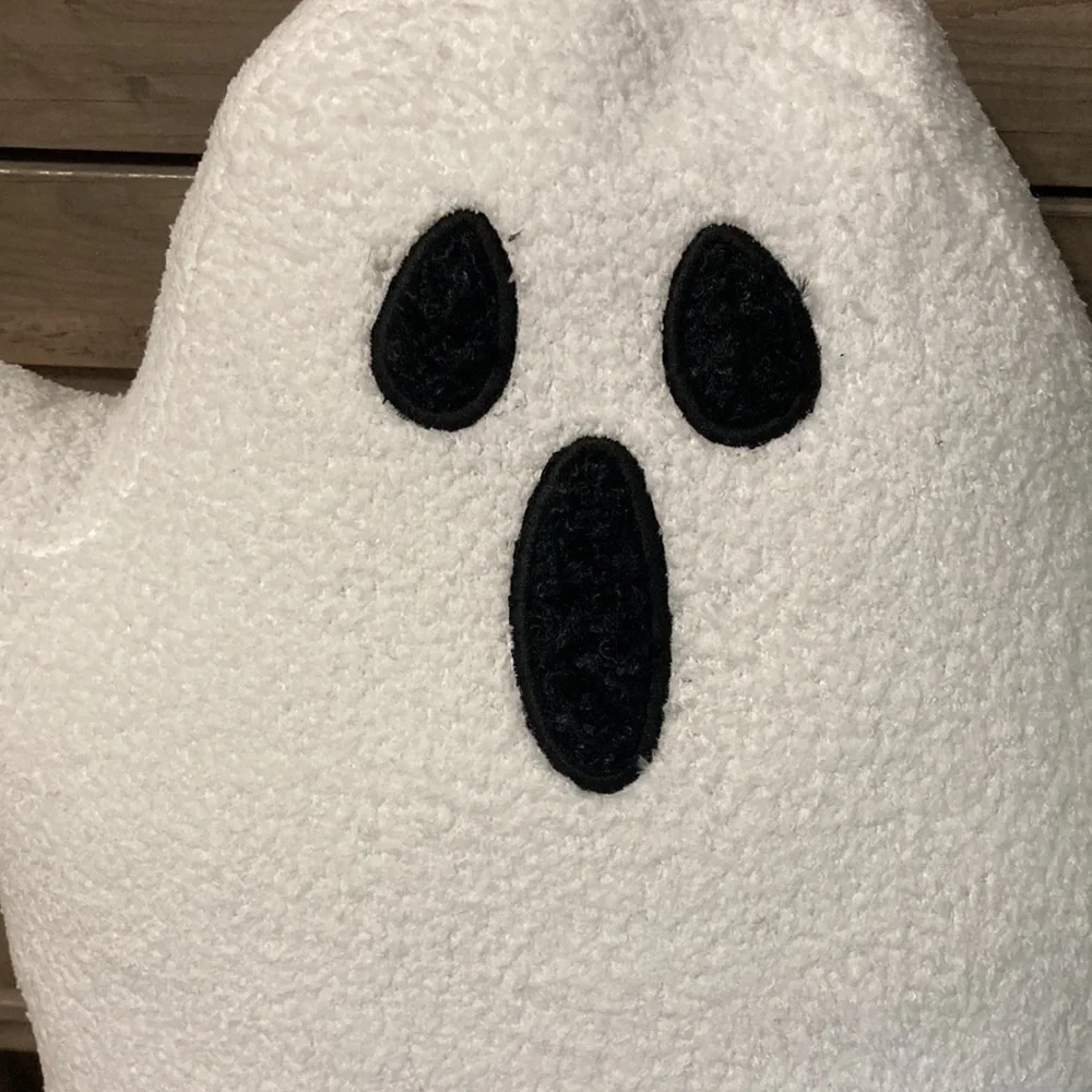 WELL DRESSED HOME HUGE! 2 DIFFERENT FACES!! GHOST PLUSH PILLOW NWT❗️